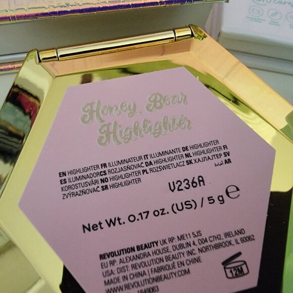 REVOLUTION I Heart Honey Bear Highlighter Contour Compact Powder - Picture 10 of 10